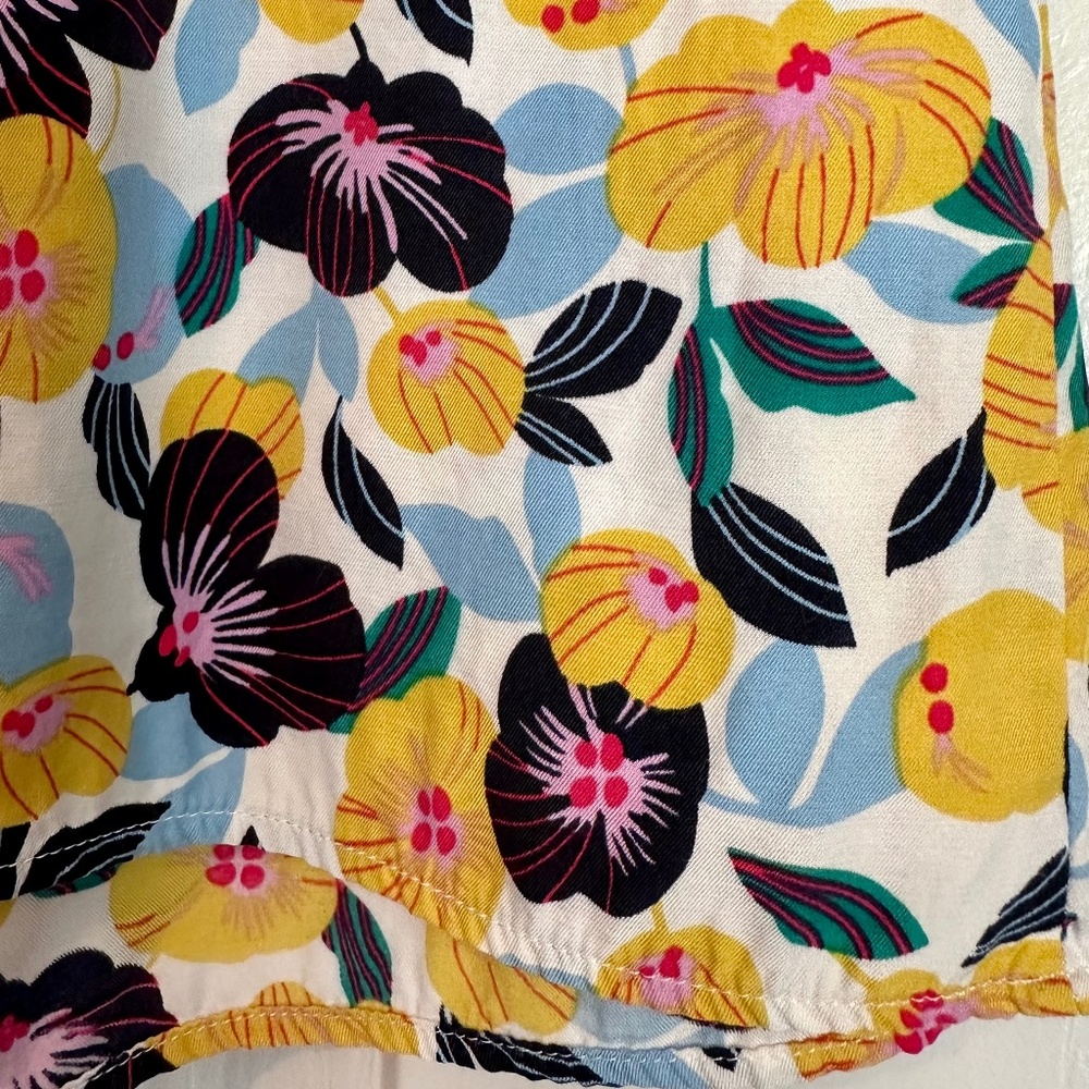 Boden Ravello top in navy/yellow floral print size 4P - Picture 3 of 5